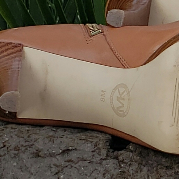 Michael Kors Avery Chevron Stitched Walnut Brown - Picture 8 of 8